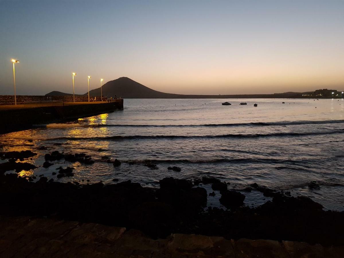 Alquilaencanarias El Medano Mirazul Plaza Roja Esterno foto