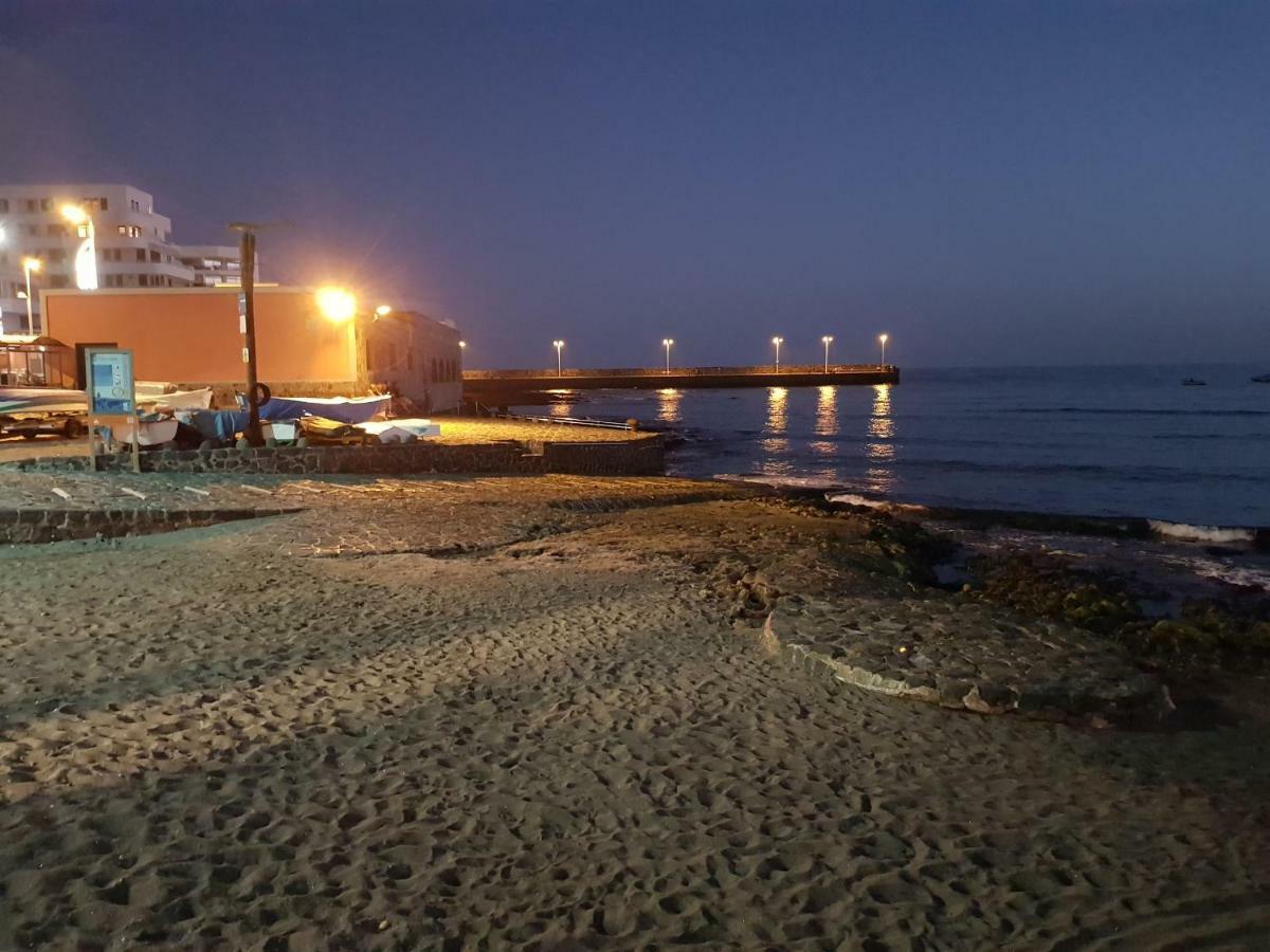 Alquilaencanarias El Medano Mirazul Plaza Roja Esterno foto