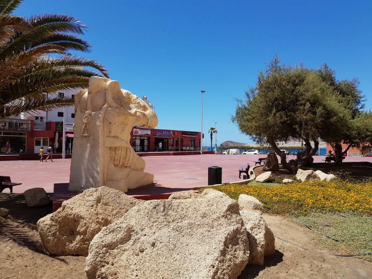 Alquilaencanarias El Medano Mirazul Plaza Roja Esterno foto